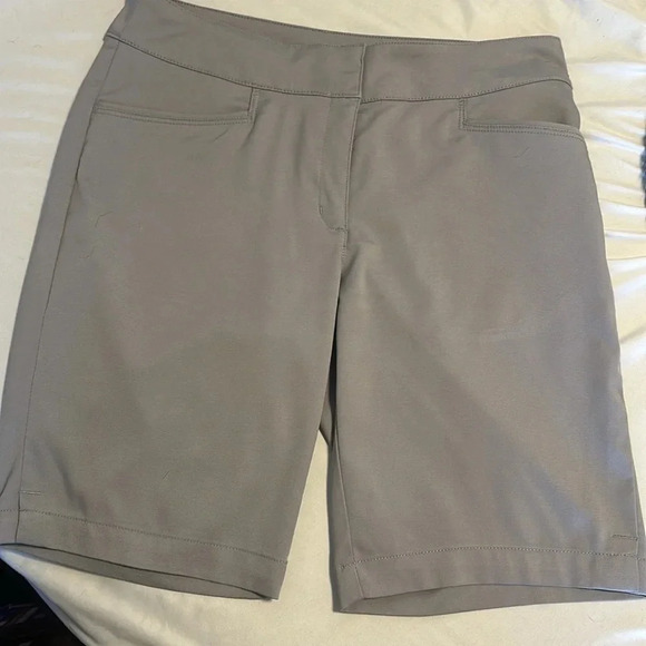 PGA tour women’s golf shorts - Picture 1 of 4
